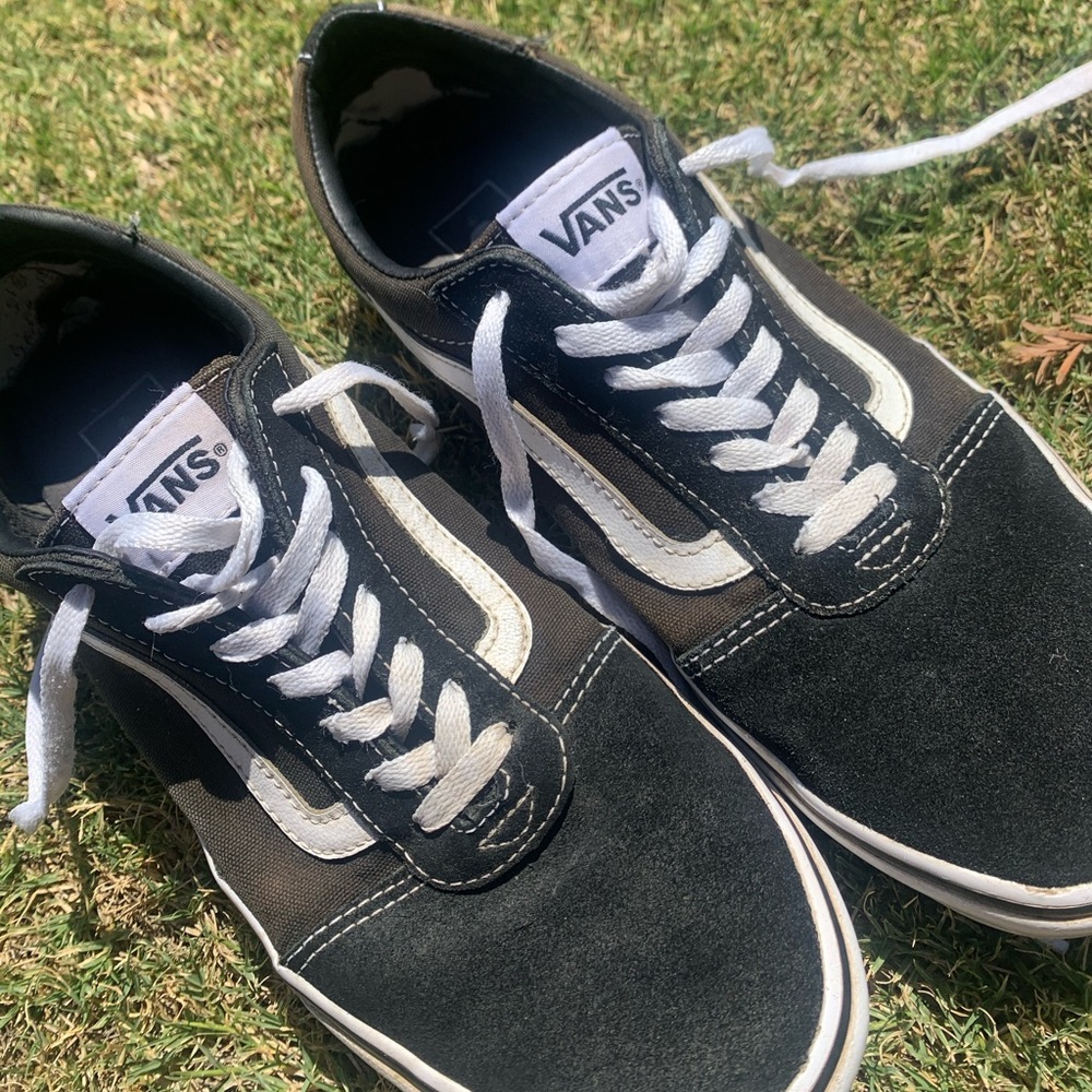 Black and white vans 🔥2/$20
